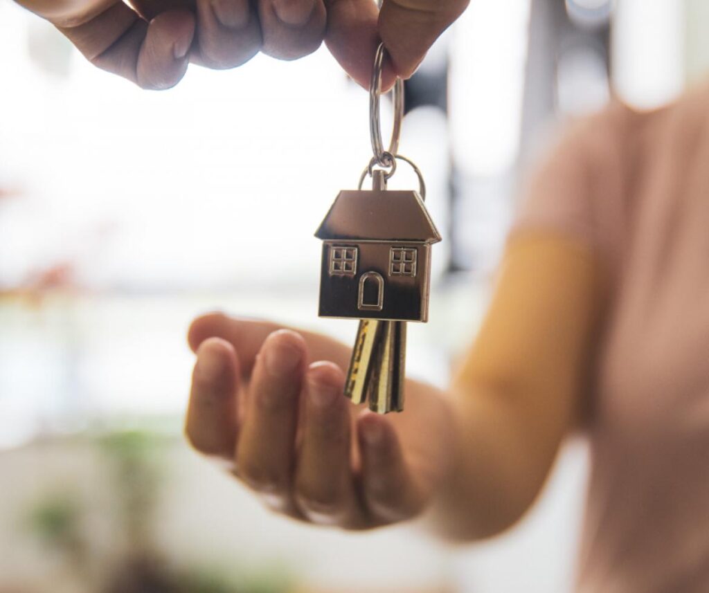 realtor giving house keys to woman