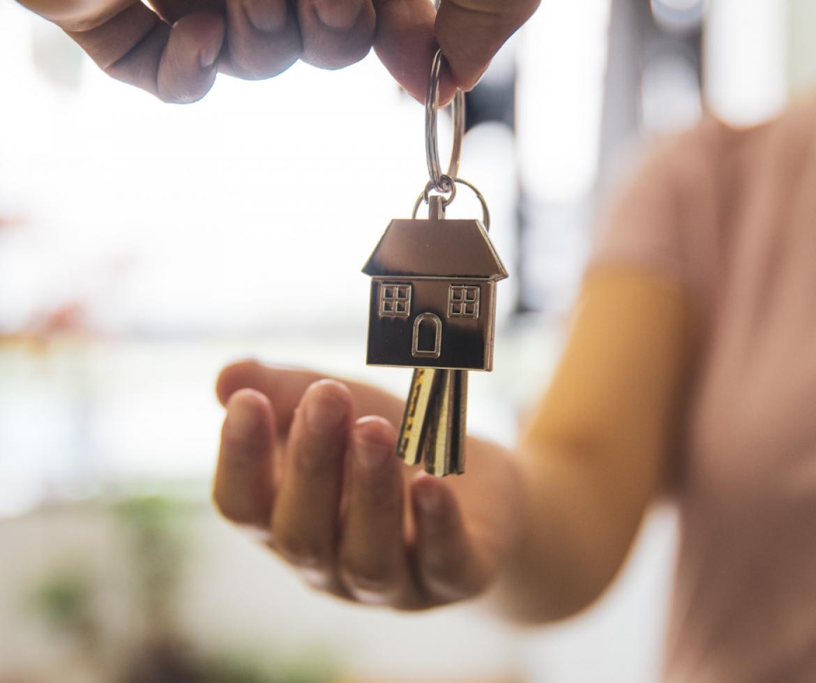 realtor giving house keys to woman