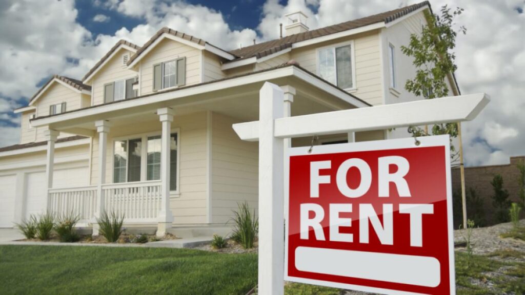 house with For Rent sign in yard